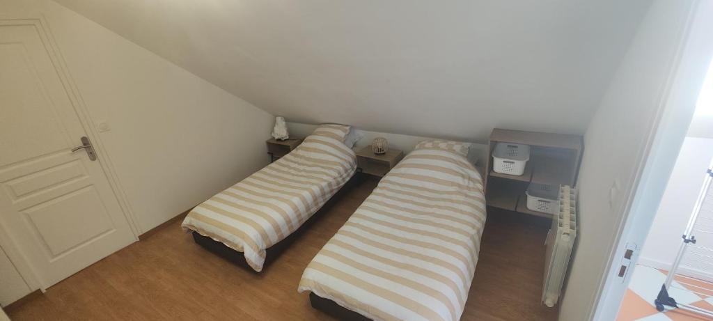 Postel nebo postele na pokoji v ubytování Gîte fleur du paradis