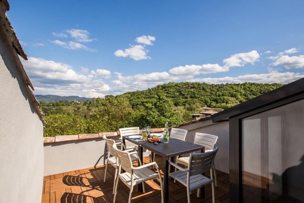 Domaine le C4 - restaurant et gîte d'exception familial avec terrasse Ardèche