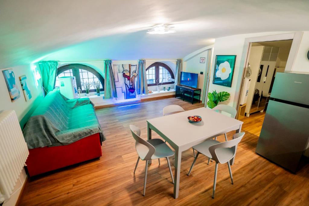 Μια τηλεόραση ή/και κέντρο ψυχαγωγίας στο Doroma House - Torino Centro Porta Nuova