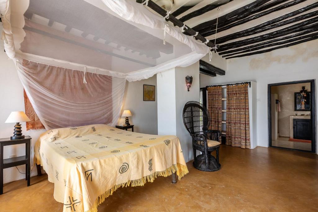 Postel nebo postele na pokoji v ubytování Marquezy House - Shela, Lamu Island