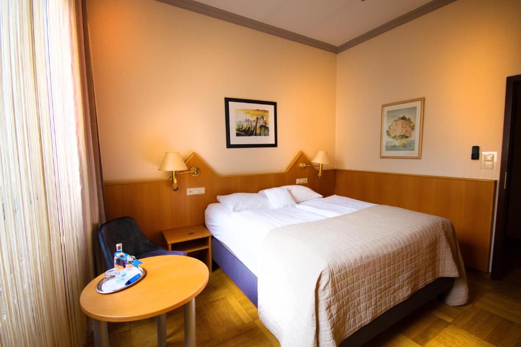 Komfort Hotel Am Kurpark - Comfort Tweepersoonskamer Met 2 Aparte Bedden