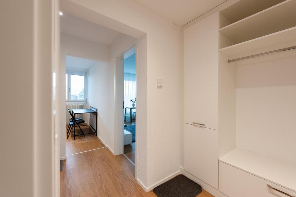 Zimmer mit Gemeinschaft Badezimmer und Küche - Resim 16