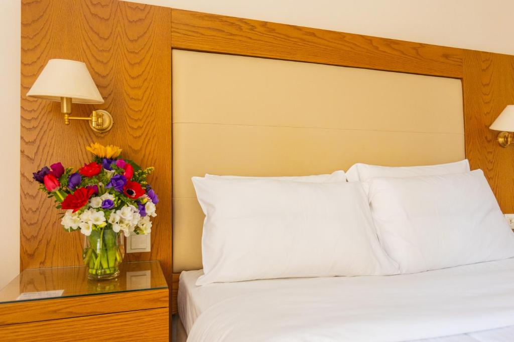 Postel nebo postele na pokoji v ubytování Hotel Aspassia