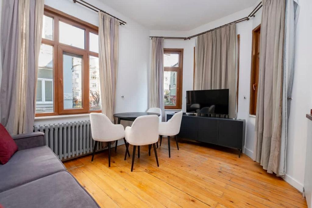a living room with a couch and a table and chairs at Exclusive House with 2 Apartments including 4 Bedrooms and 4 Bathrooms in Total in Istanbul