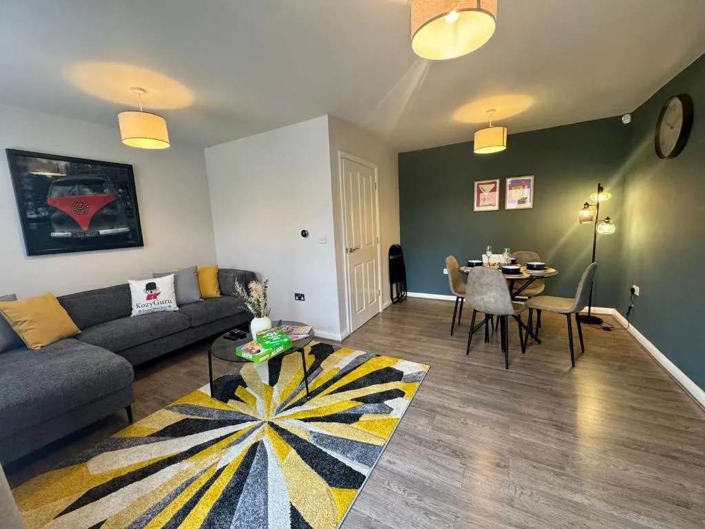 StayVa MCR -Stylish 3Bdr by Etihad and Co-op Live