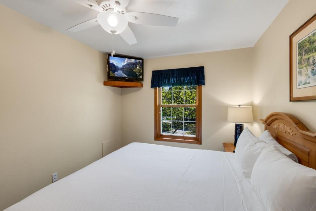 Letto o letti in una camera di Bay Breeze Resort
