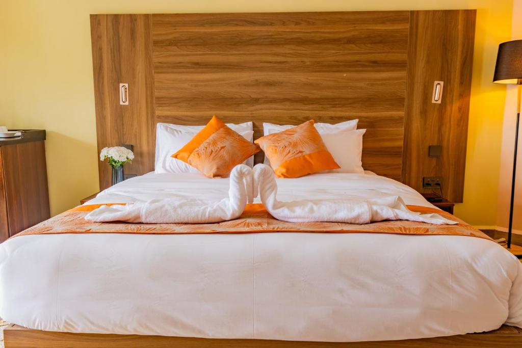 Postel nebo postele na pokoji v ubytování Karen Plains Hotel Nairobi