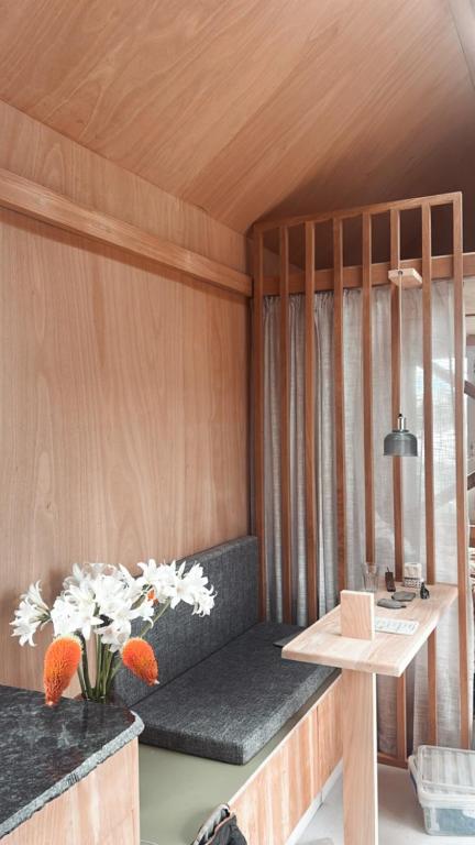 Istumisnurk majutusasutuses Allure - Your Auckland Wellbeing Sanctuary