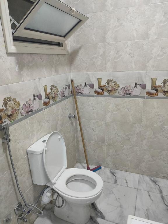 Koupelna v ubytování Fully furnished studio with all services and amenities close to the beach