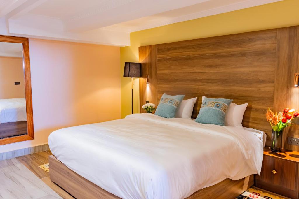 Postel nebo postele na pokoji v ubytování Karen Plains Hotel Nairobi