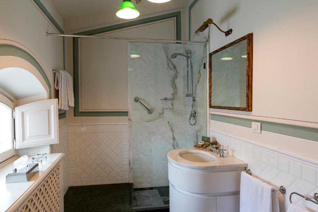 Koupelna v ubytování Albergo Pietrasanta