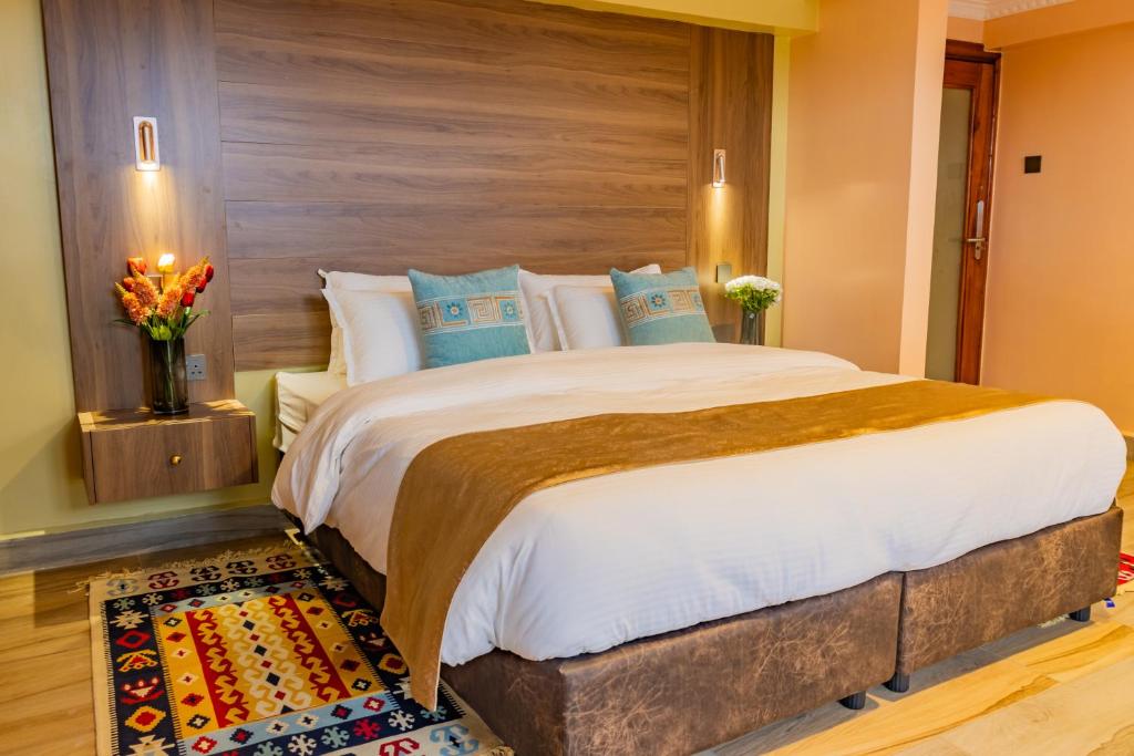 Postel nebo postele na pokoji v ubytování Karen Plains Hotel Nairobi