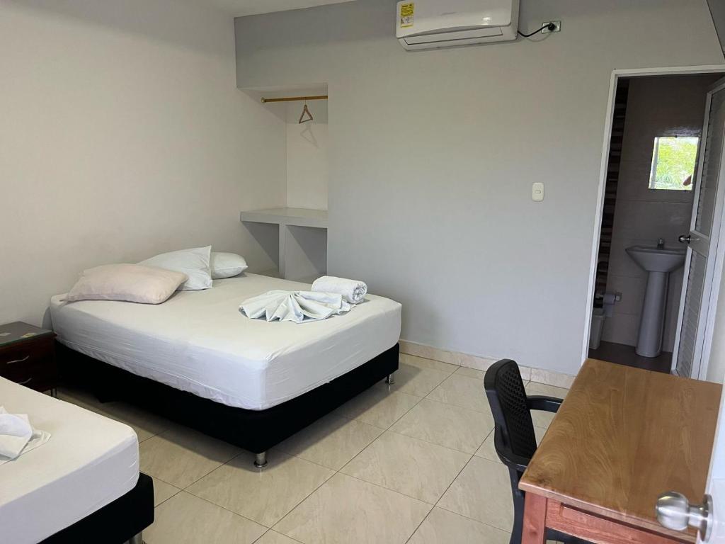 Postel nebo postele na pokoji v ubytování HOTEL BOSCONIA IMPERIAL