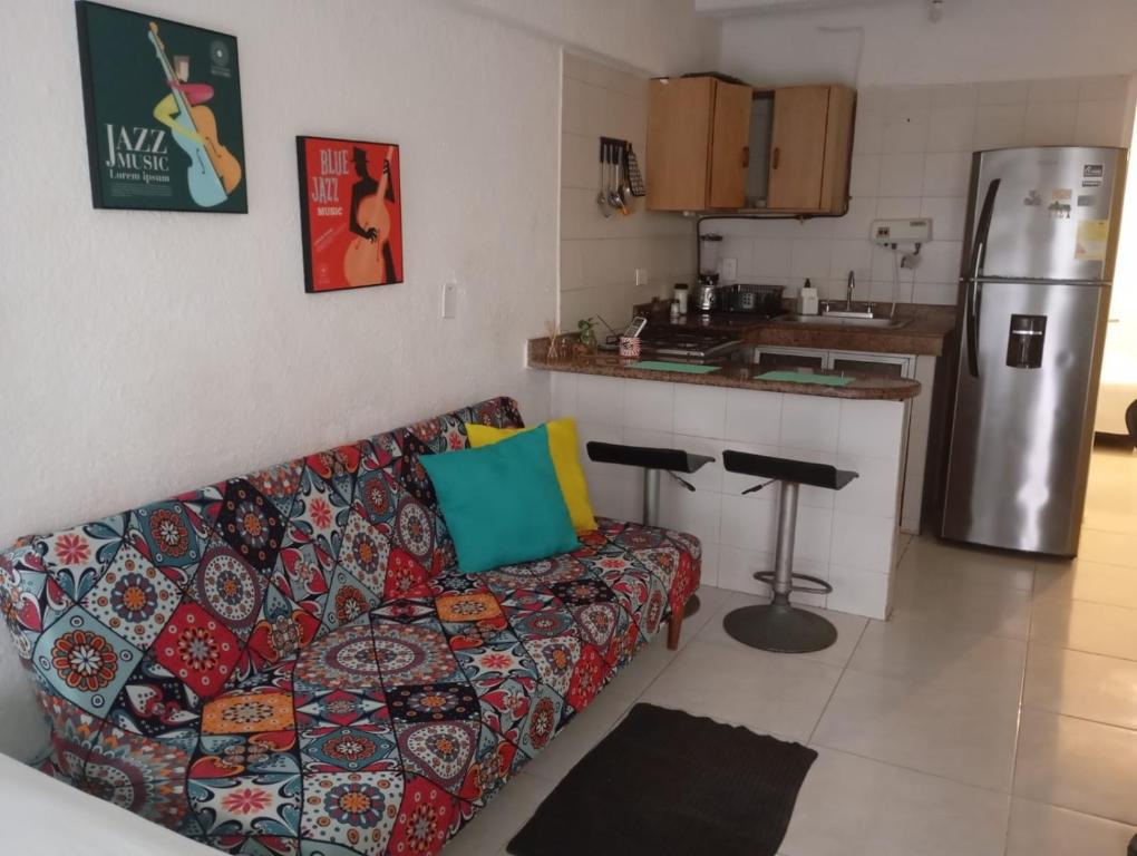 Η κουζίνα ή μικρή κουζίνα στο @casa__grace Apartaestudio en edificio al frente del mar!!