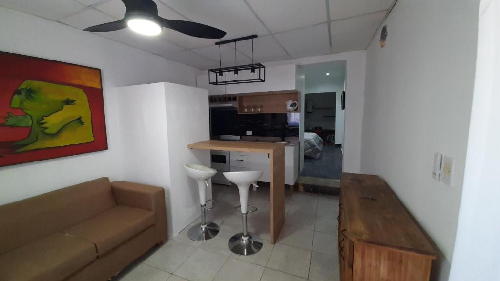 a living room with a couch and a kitchen at El rinconcito de Lamadrid in Concordia