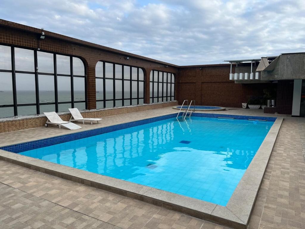 Swimmingpoolen hos eller tæt på Frente para o mar - 02 quartos