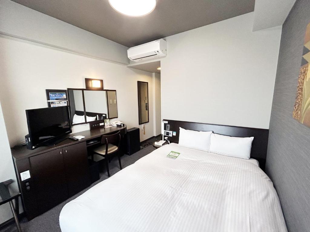 Postel nebo postele na pokoji v ubytování Hotel Route-Inn Iwata Inter