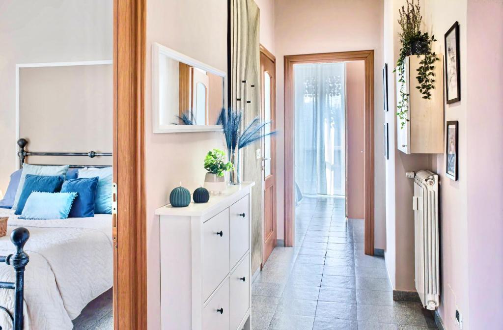 A bed or beds in a room at -Politecnico- Appartamento Classy x5 con Balconi, Vista e Parcheggio Gratuito