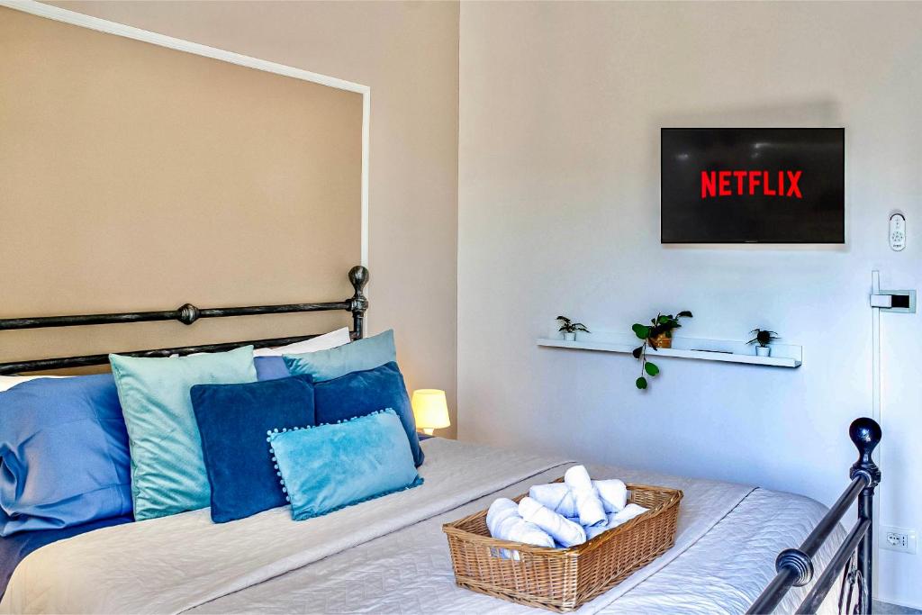 A bed or beds in a room at -Politecnico- Appartamento Classy x5 con Balconi, Vista e Parcheggio Gratuito