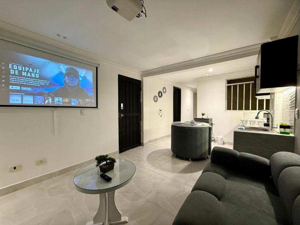TV a/nebo společenská místnost v ubytování LOFT HOST PARTNER Cerca al Aeropuerto,Expofuturo y Ukumari
