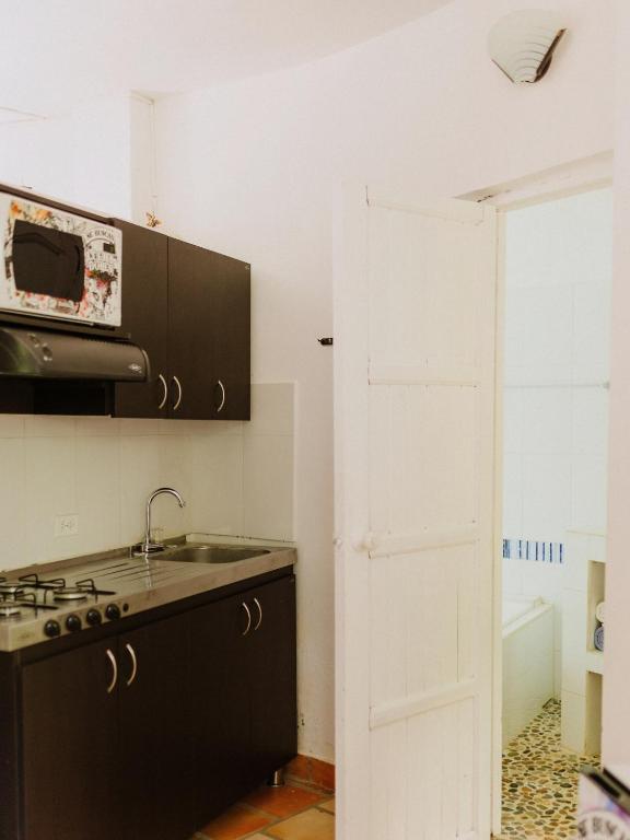 Kuchyň nebo kuchyňský kout v ubytování Hotel Kalma