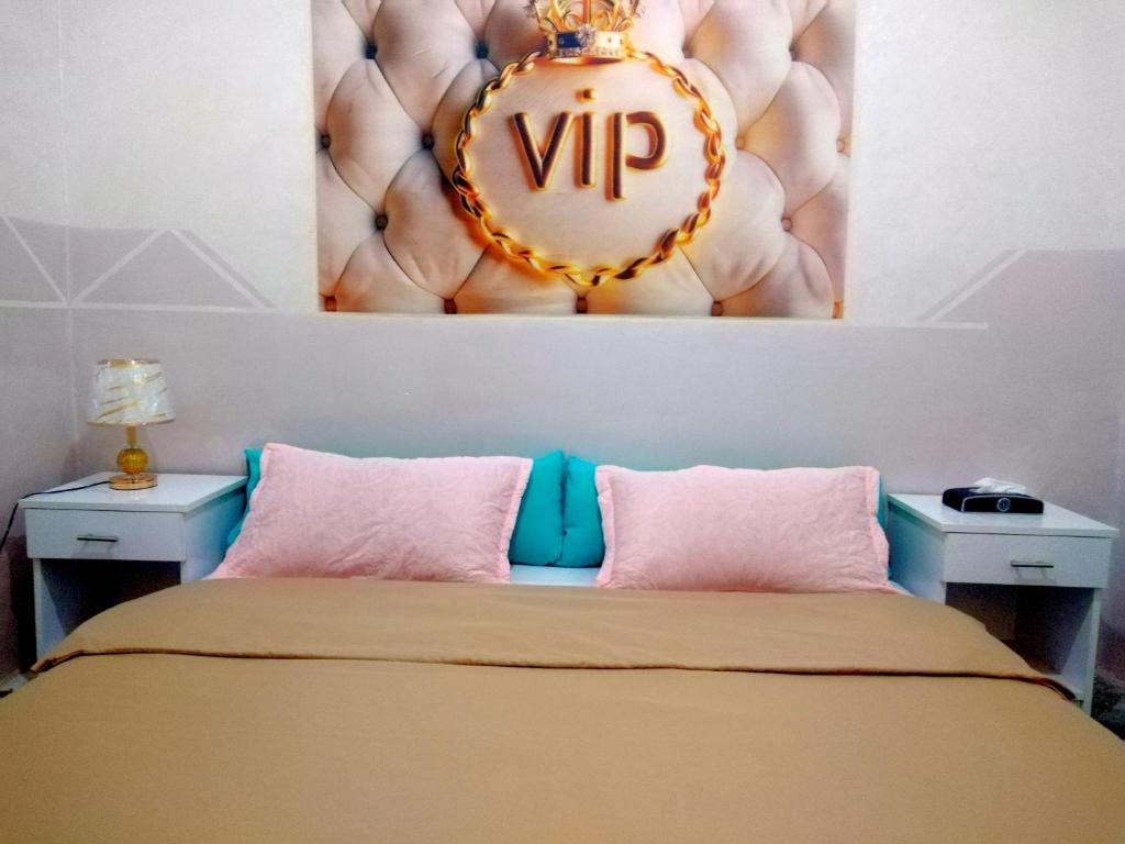 Una cama o camas en una habitación de Aziz House 2