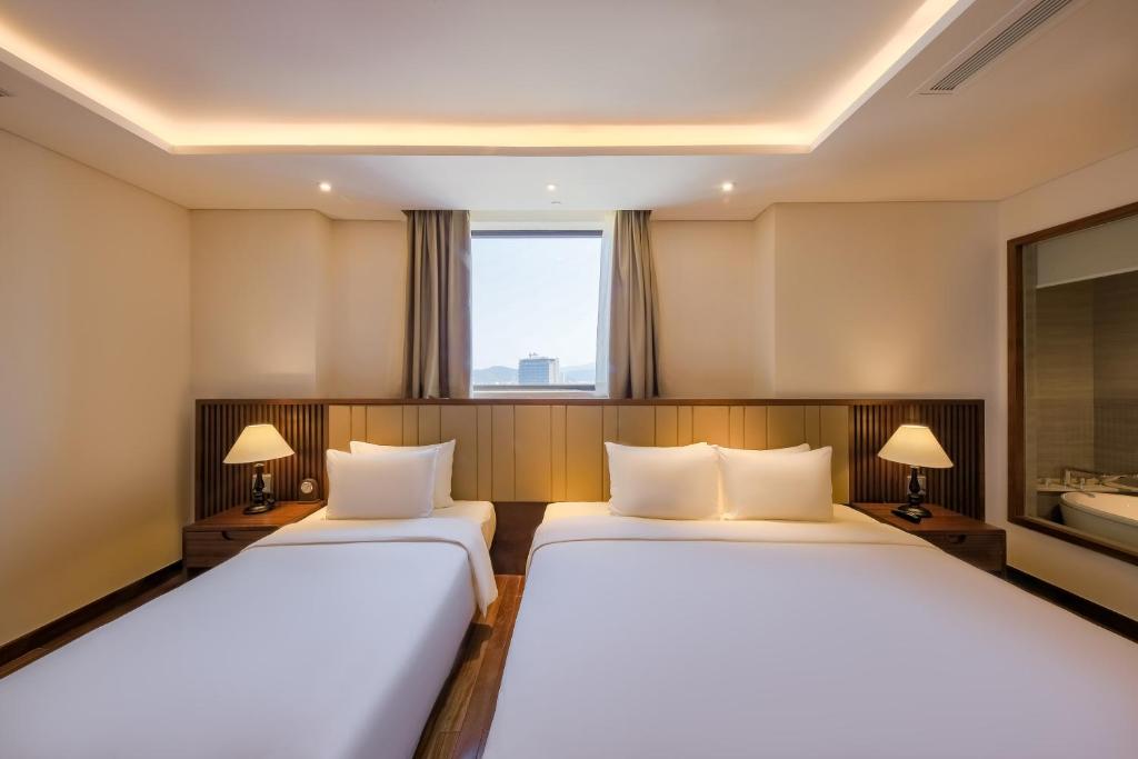 Suite Triple City View