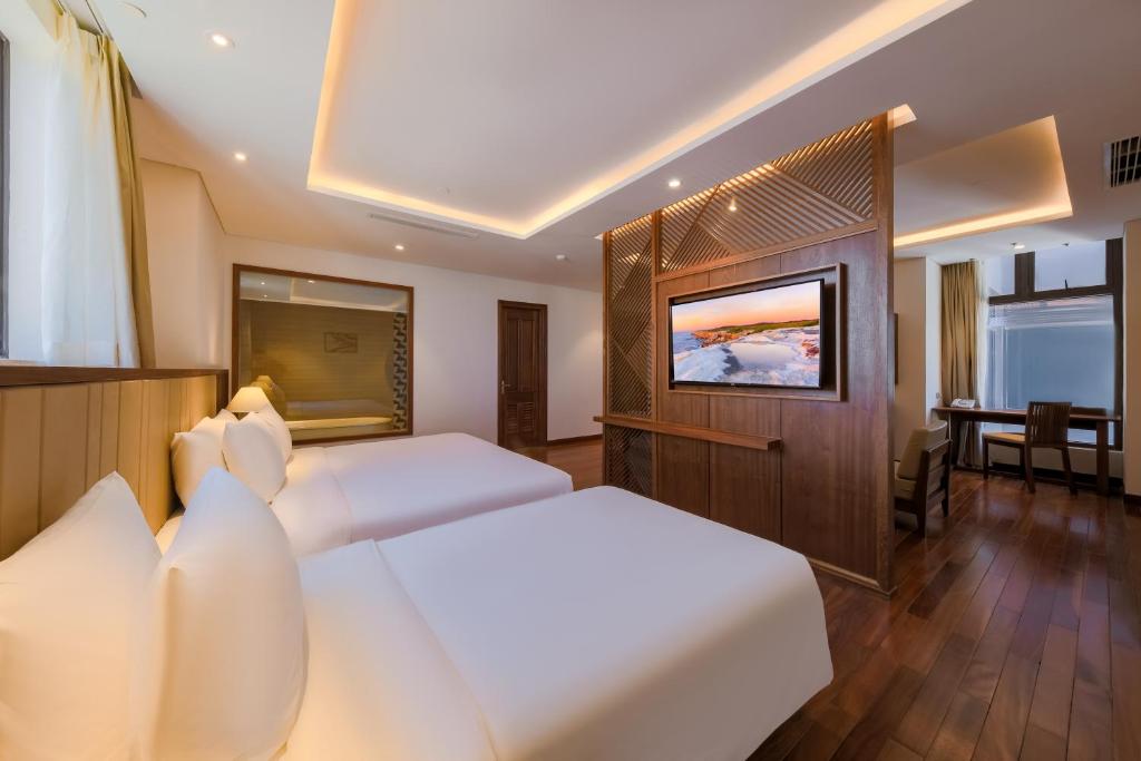 Suite Triple City View