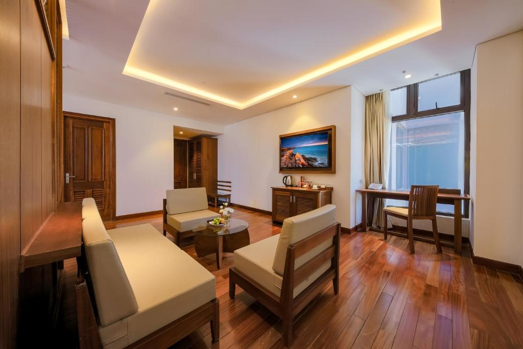 Suite Triple City View