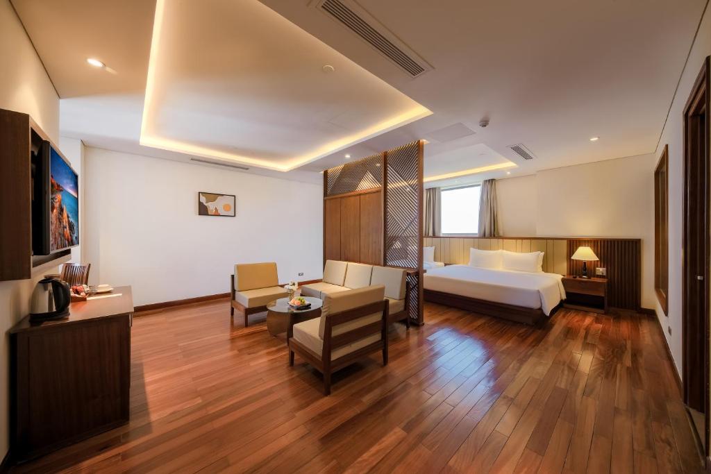 Suite Triple City View