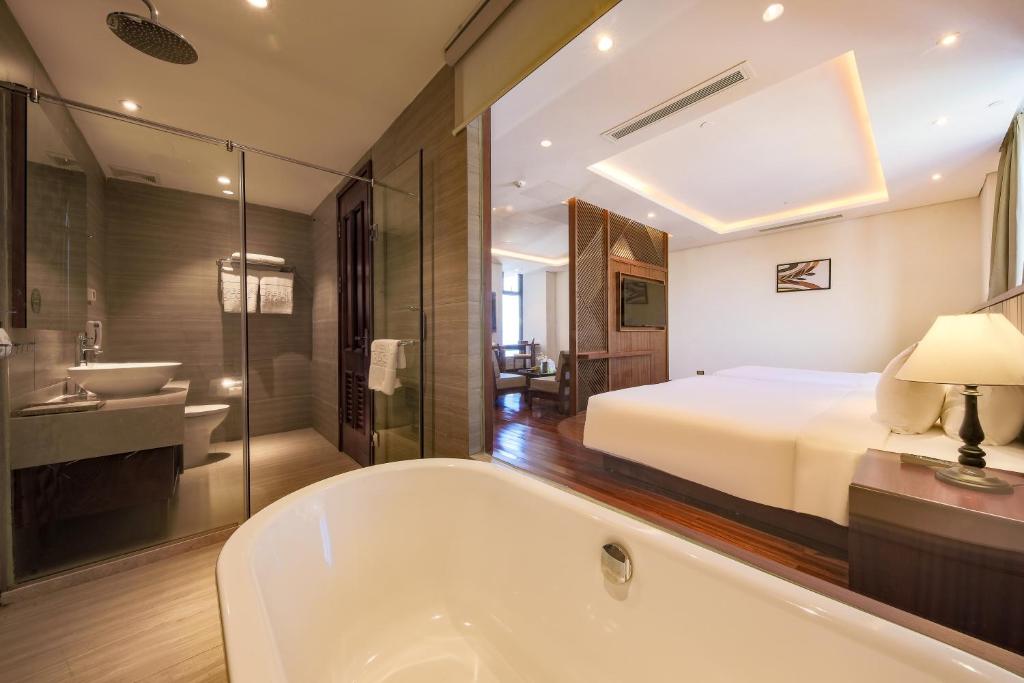 Suite Triple City View