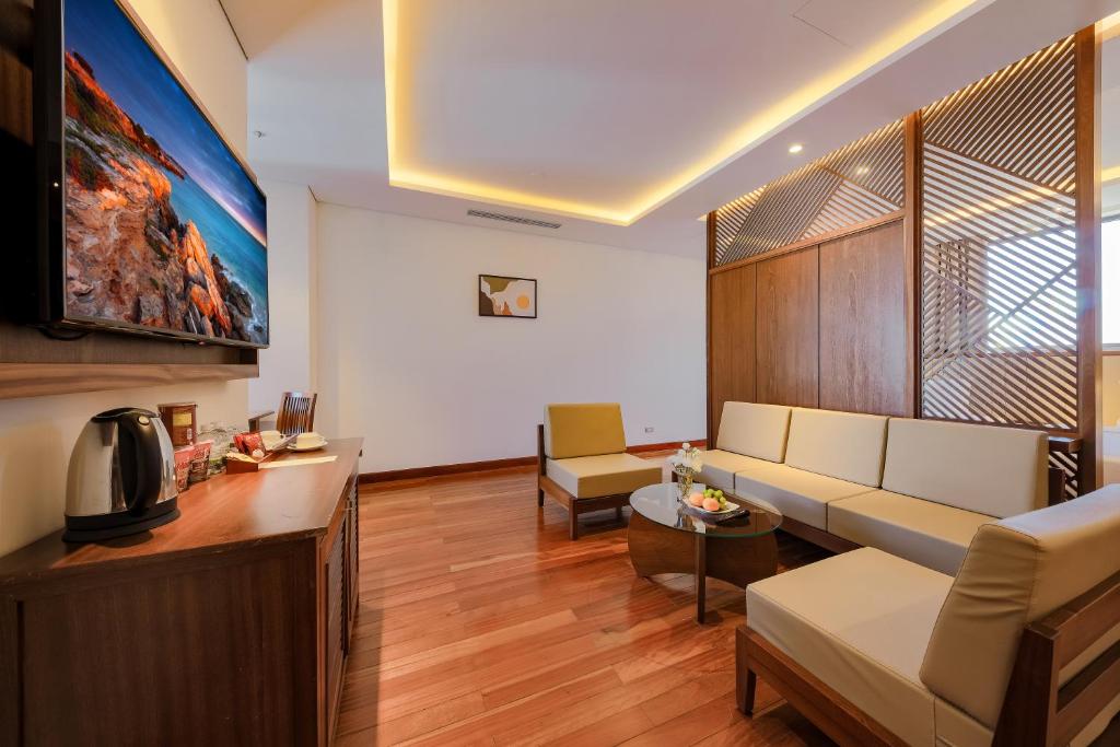 Suite Triple City View