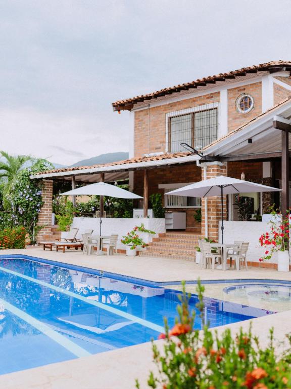 Bazén v ubytování Hotel Kalma nebo v jeho okolí