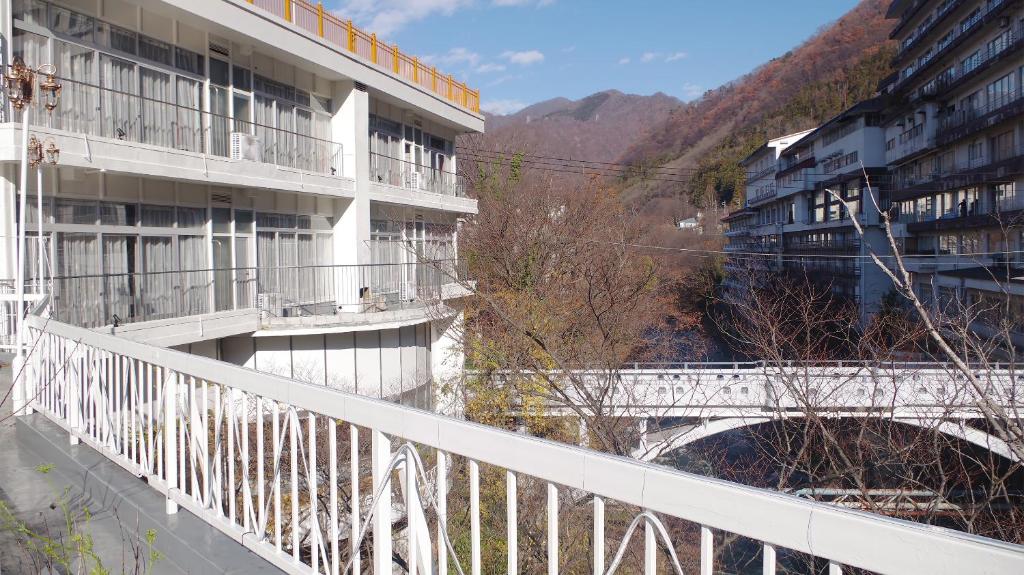 Nespecifikovaný výhled na hory nebo výhled na hory při pohledu z hotelu