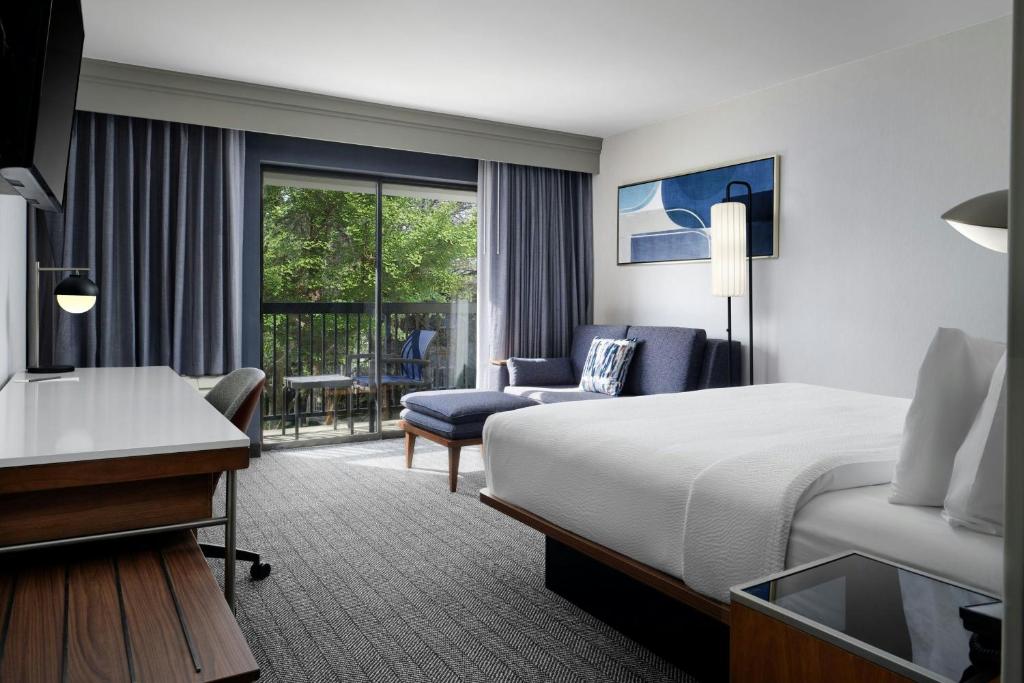 Courtyard by Marriott Stockton - King Room