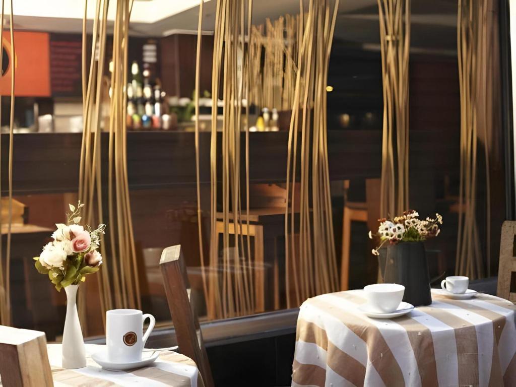 Restaurace v ubytování Pannee Lodge Khaosan - SHA Plus