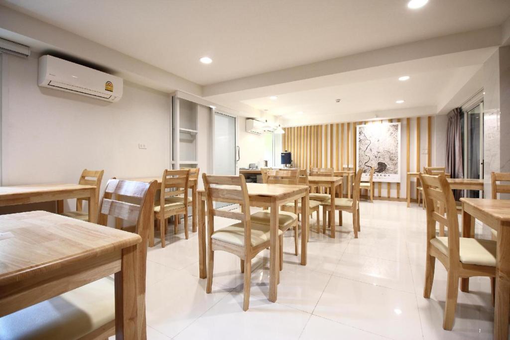 Super OYO 483 Pannee Hotel Khaosan - Resim 21