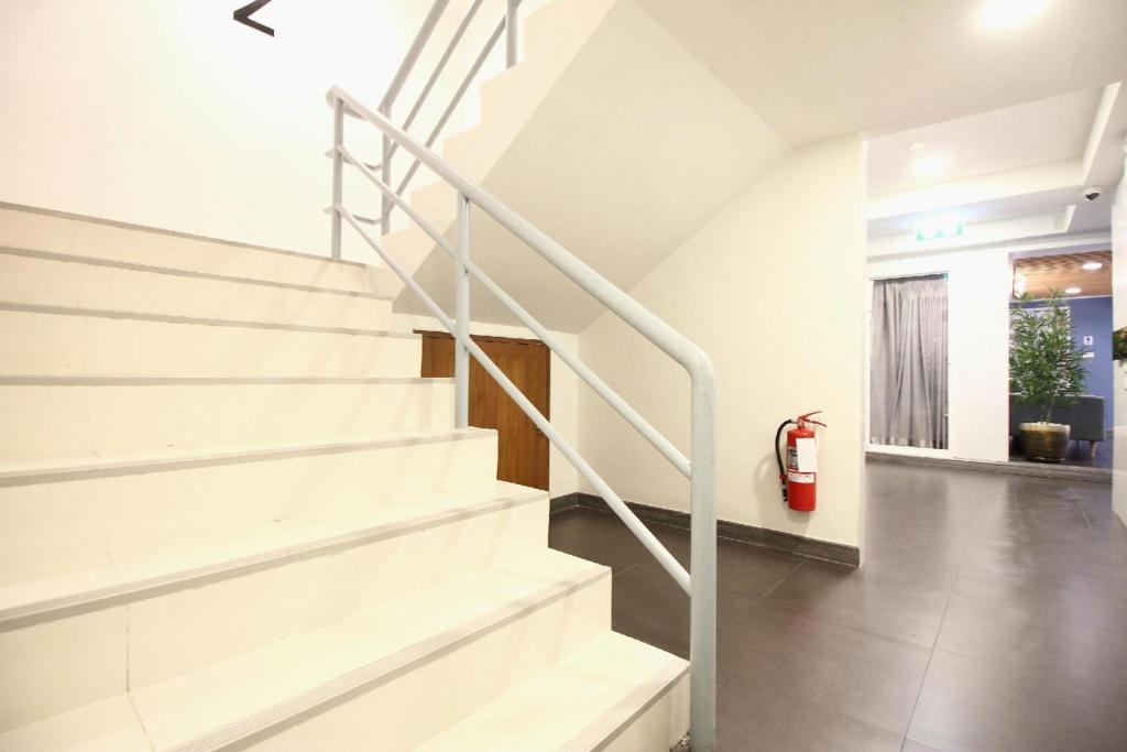 Super OYO 483 Pannee Hotel Khaosan - Resim 32