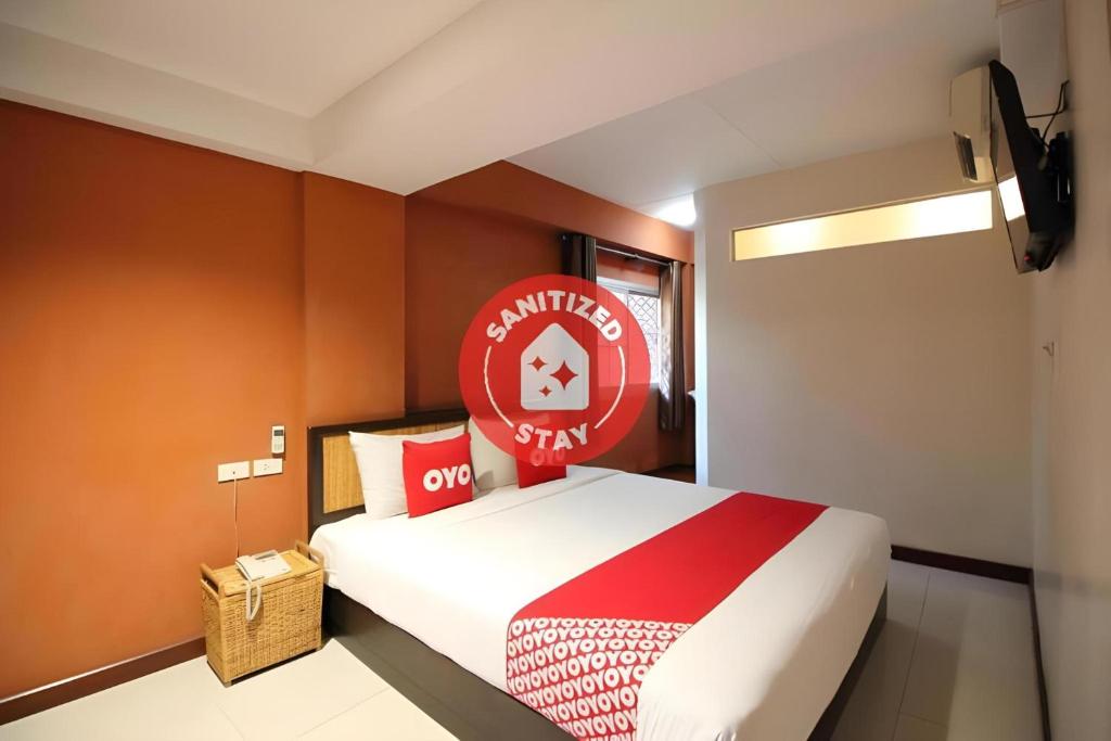 Postel nebo postele na pokoji v ubytování Pannee Lodge Khaosan - SHA Plus