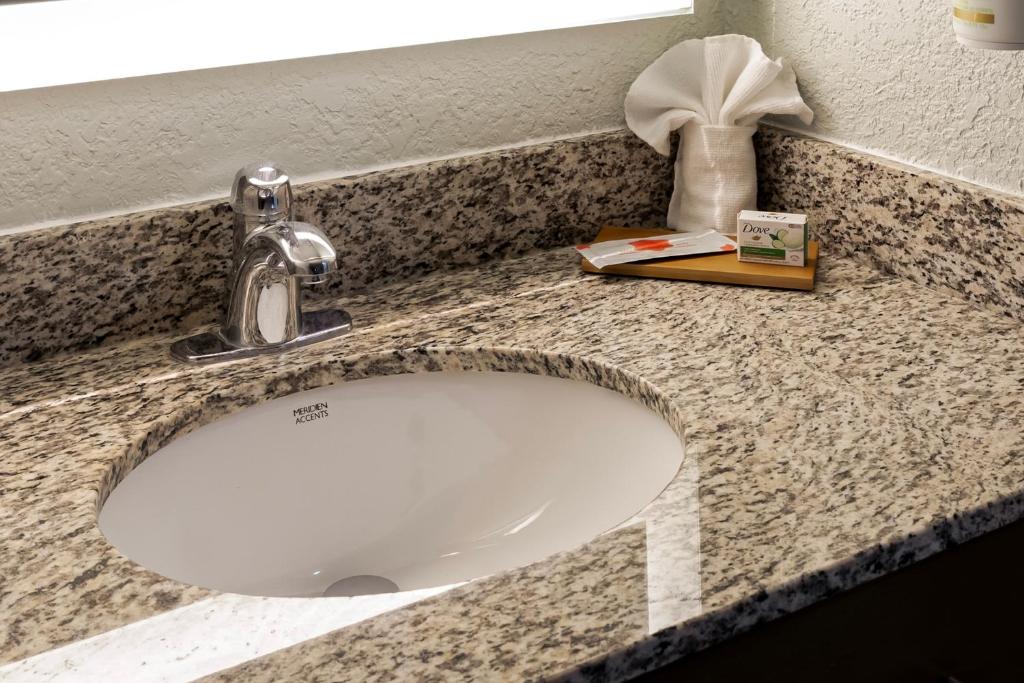 Wingate by Wyndham Owensboro photo
