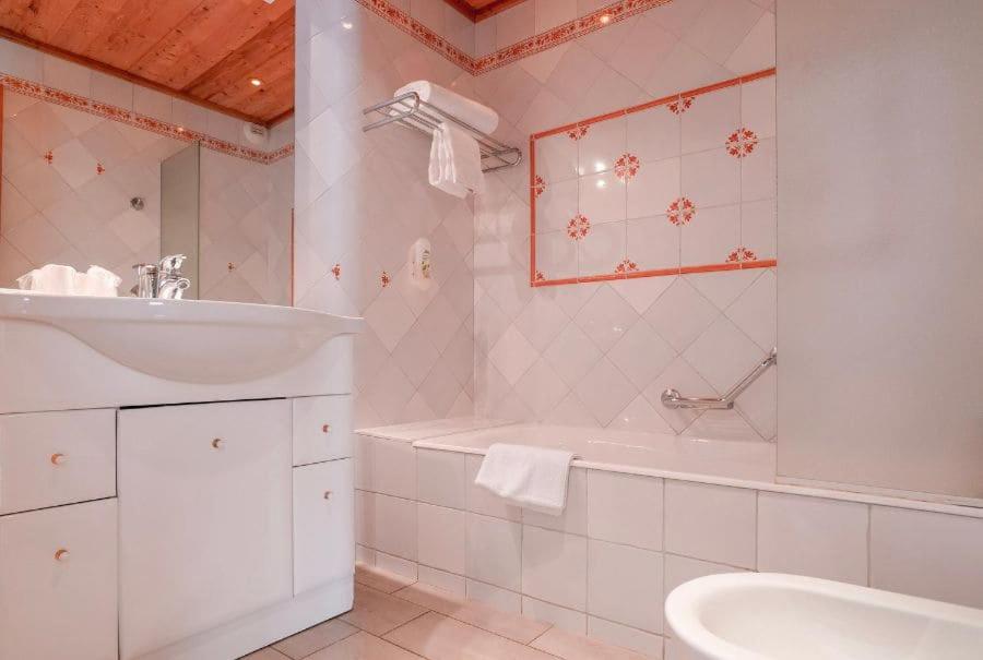 Koupelna v ubytování Chalet Hôtel des 2 Gares & SPA