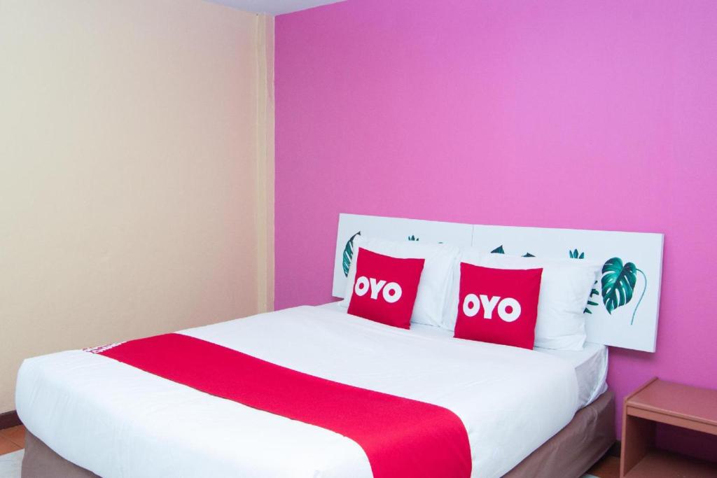 Postel nebo postele na pokoji v ubytování OYO 534 Phasuk Hotel