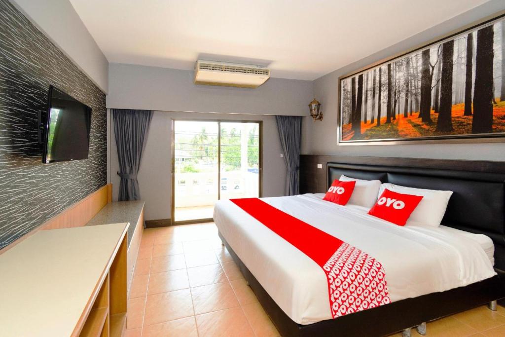Postel nebo postele na pokoji v ubytování Highway Hotel