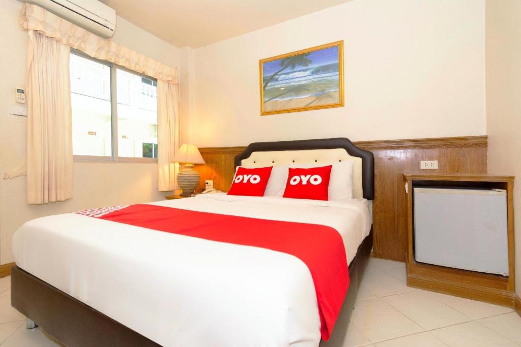 Postel nebo postele na pokoji v ubytování Highway Hotel