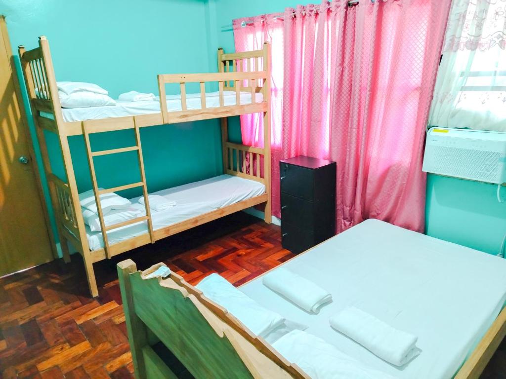 a room with two bunk beds and a bed at RKC Guest House in Coron