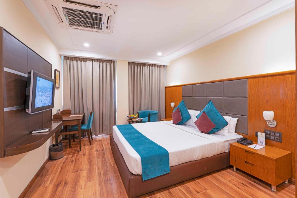 Postel nebo postele na pokoji v ubytování Hotel Jupiter At Delhi Airport