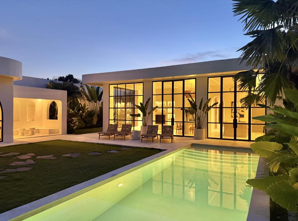 Bazén v ubytování Dolce villas in Bingin nebo v jeho okolí