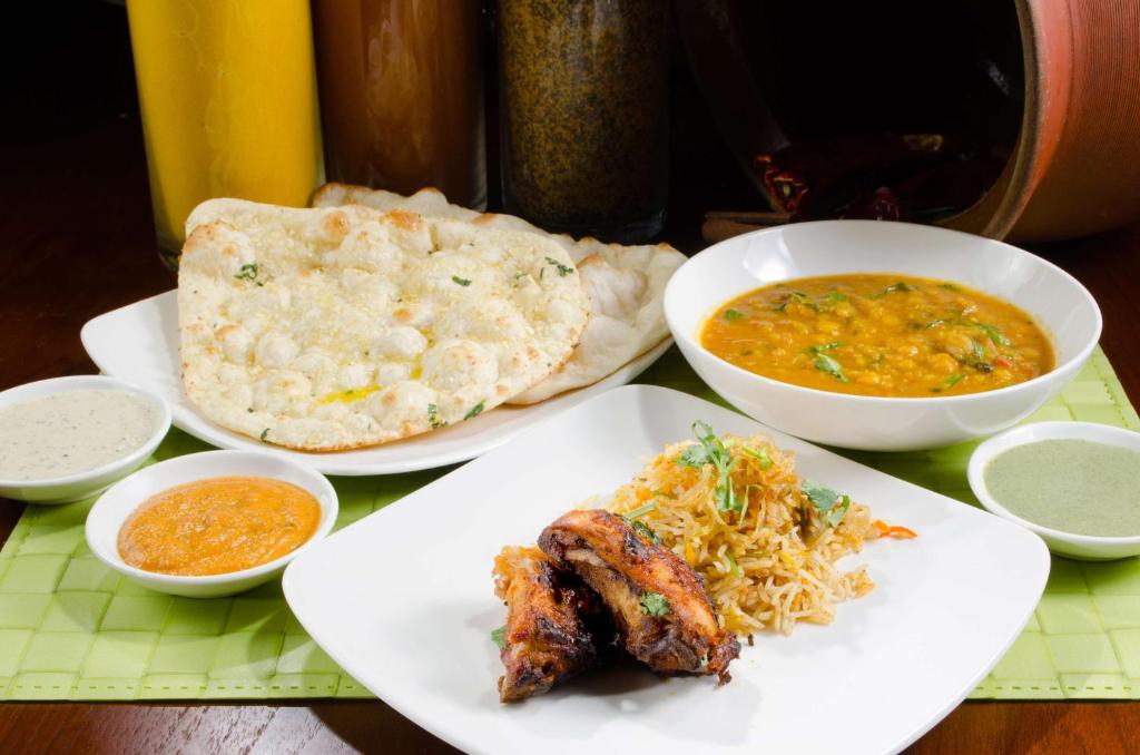 Makanan di atau berdekatan hotel