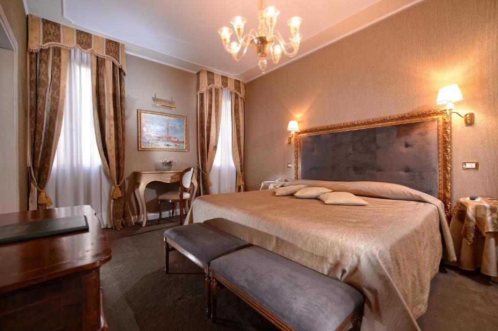 Postel nebo postele na pokoji v ubytování Hotel Santa Marina