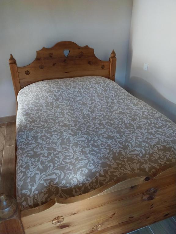 Rúm í herbergi á Gîte Au point de Vue